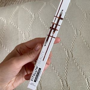 FitGlow vegan lipliner in “root”